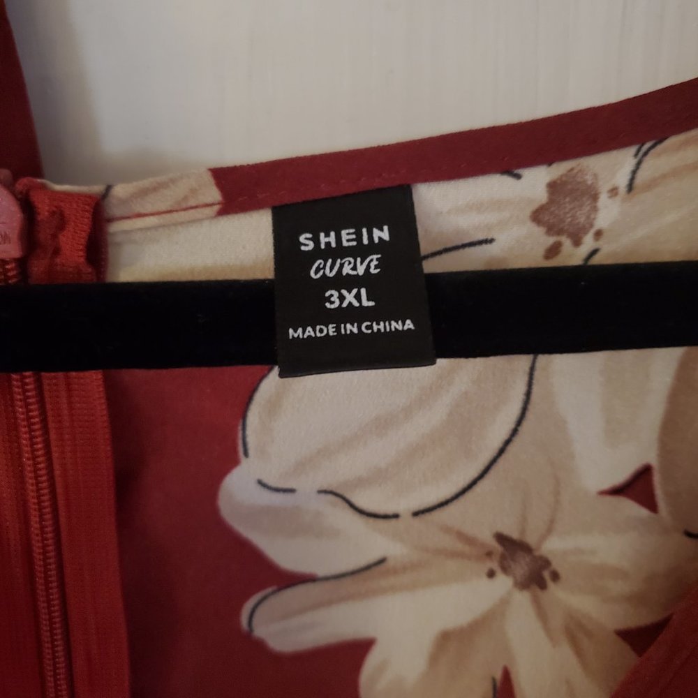 Clothes - Picture 3 of 4